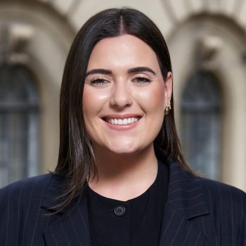 Portrait photograph of Maris­sa Aragona