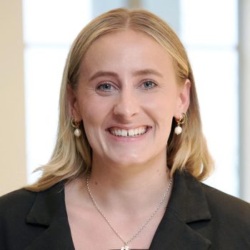 Portrait photograph of Hannah Mackay